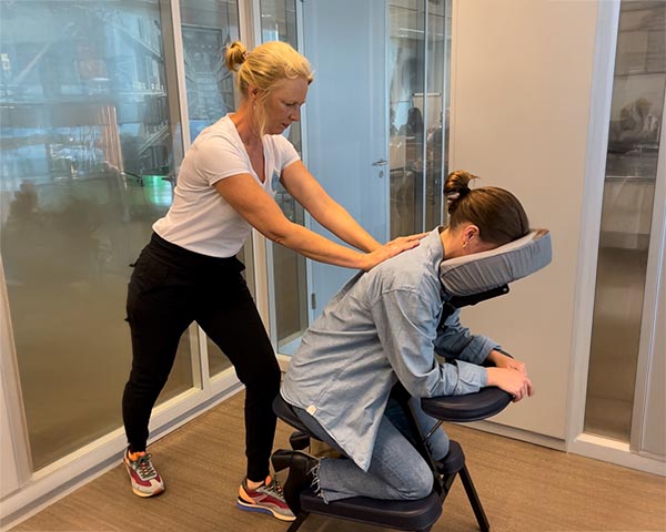 Stoelmassage Op Kantoor Regio Utrecht Gouda Woerden